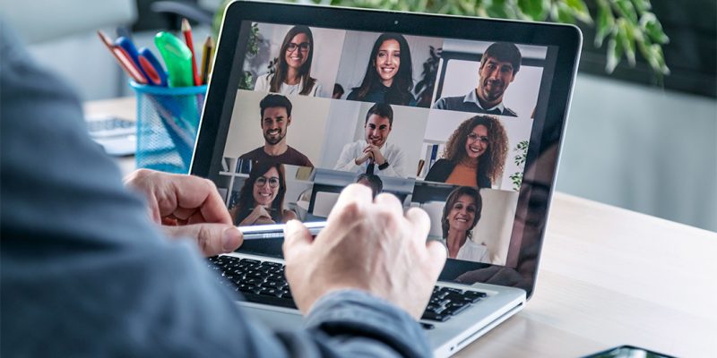 Personas conectadas en una llamada de Zoom